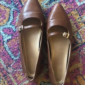 Vionic pointed flat shoes